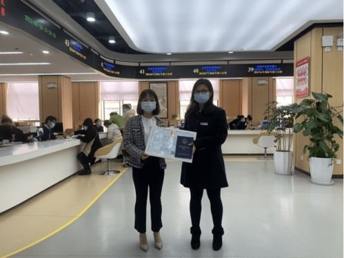 昆明五華區率先發出全市首張“直營連鎖經營企業評審承諾制”食品經營許可證，助推網絡文化經營新格局